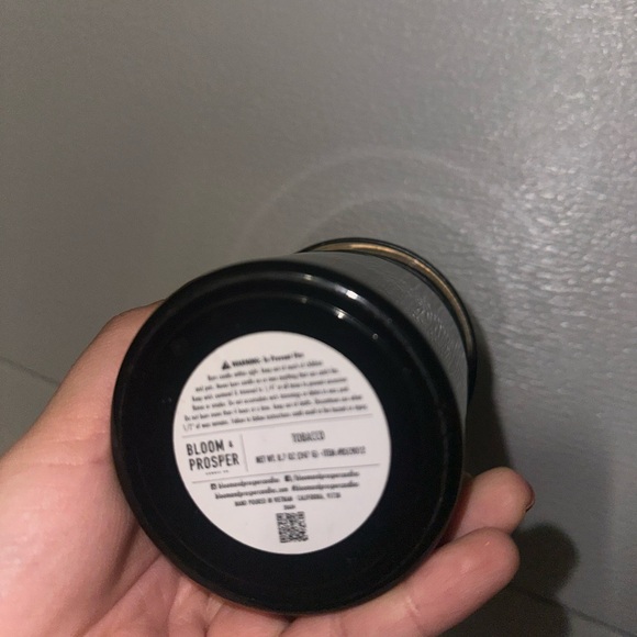 Bloom and prosper tobacco candle scented 🤍✨ - Picture 4 of 4